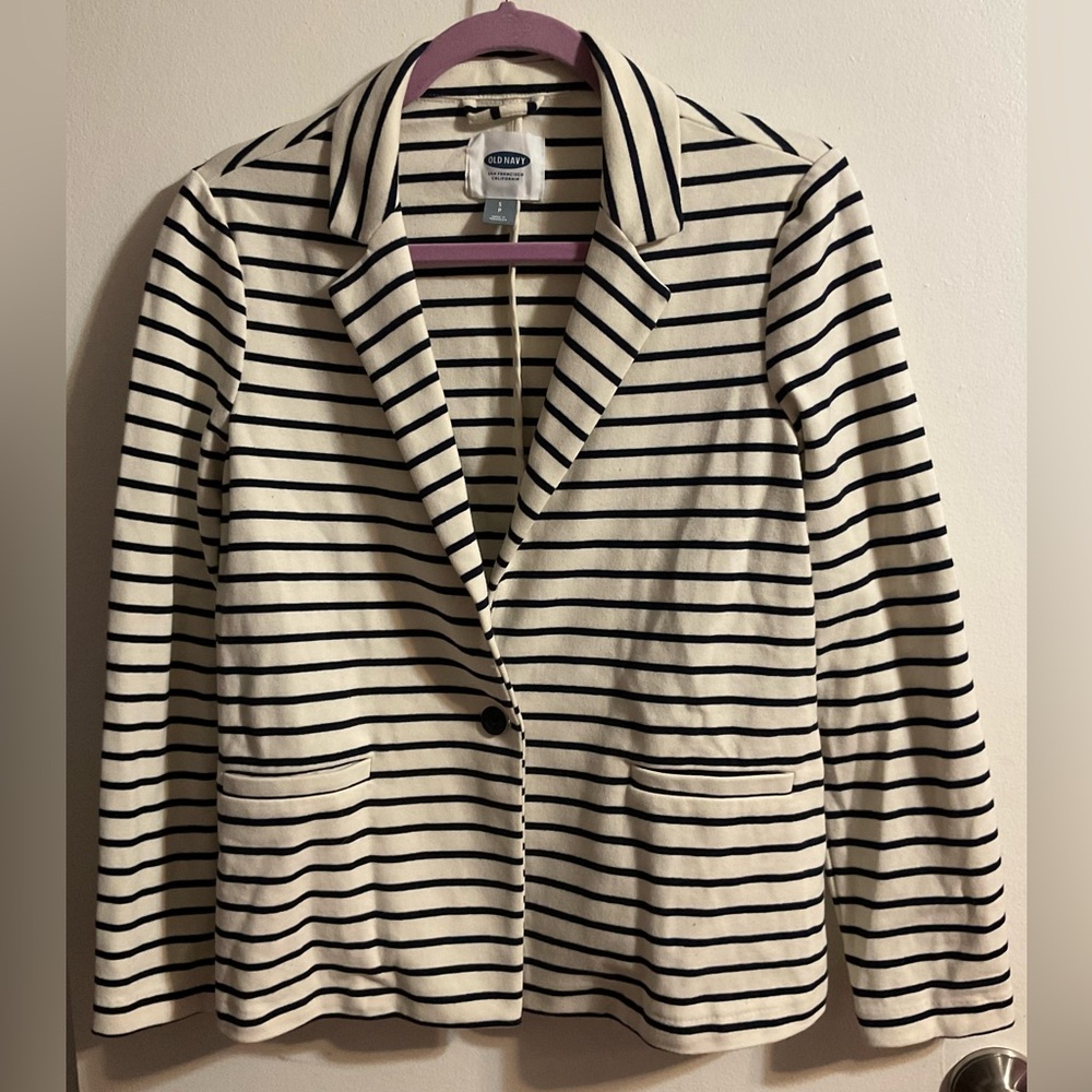 Old Navy Women’s size Small Blazer. Very stretchy